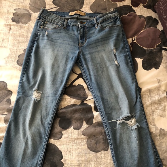 Girl’s Hollister Jeans - Picture 1 of 3